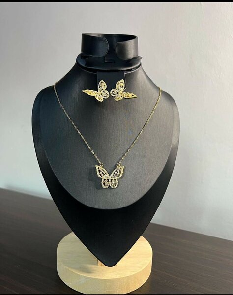 Ladies necklace with earrings