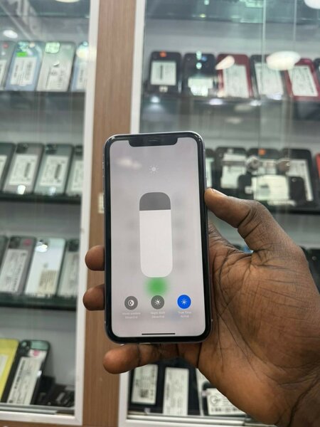 iPhone 11  64GB