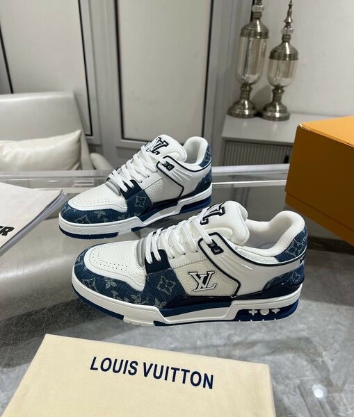 LOUIS VUITTON CLASSIC