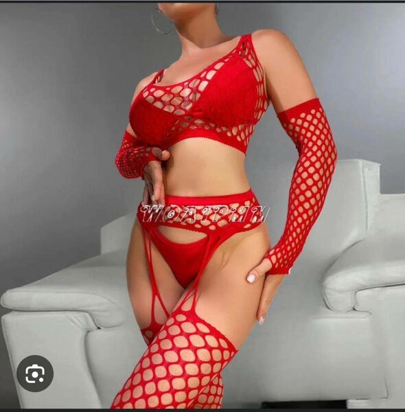 Ensemble lingerie séduisant rouge