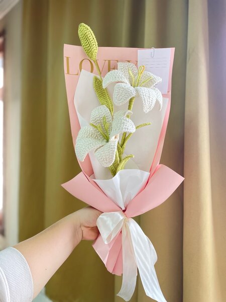 Вязанные цветы Лилии