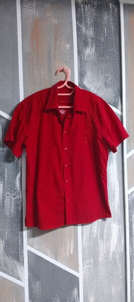 Chemise rouge classique