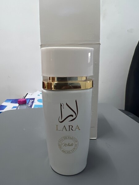 LARA WHITE