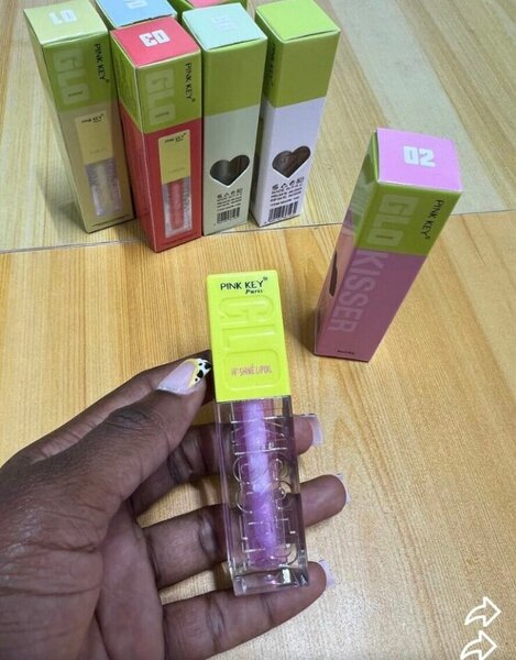 Gloss Lips Shiny Glow