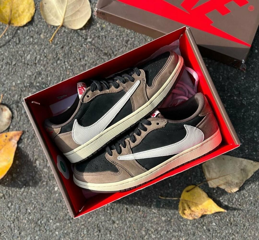 Nike Air Jordan 1 Low  x Travis Scott
