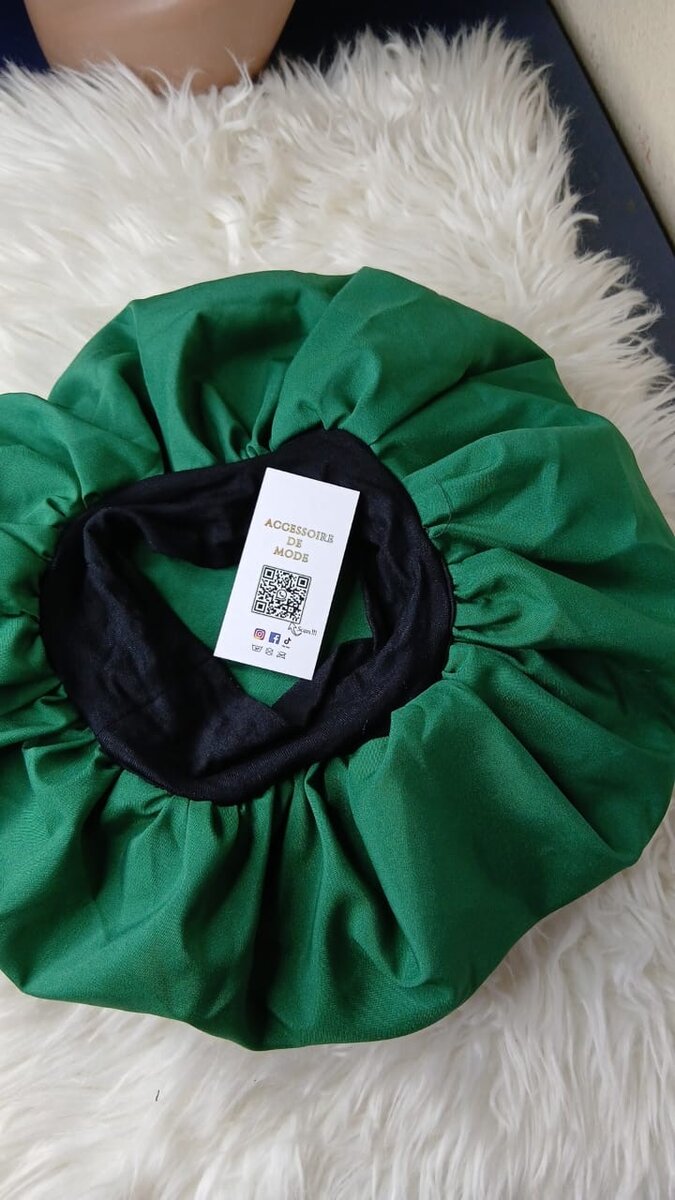 Bonnet en satin réversible