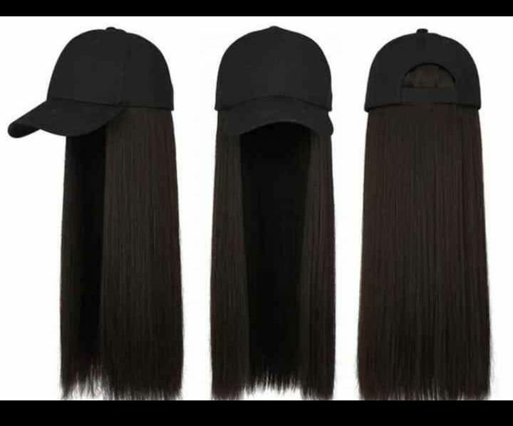 Casquette avec cheveux longs