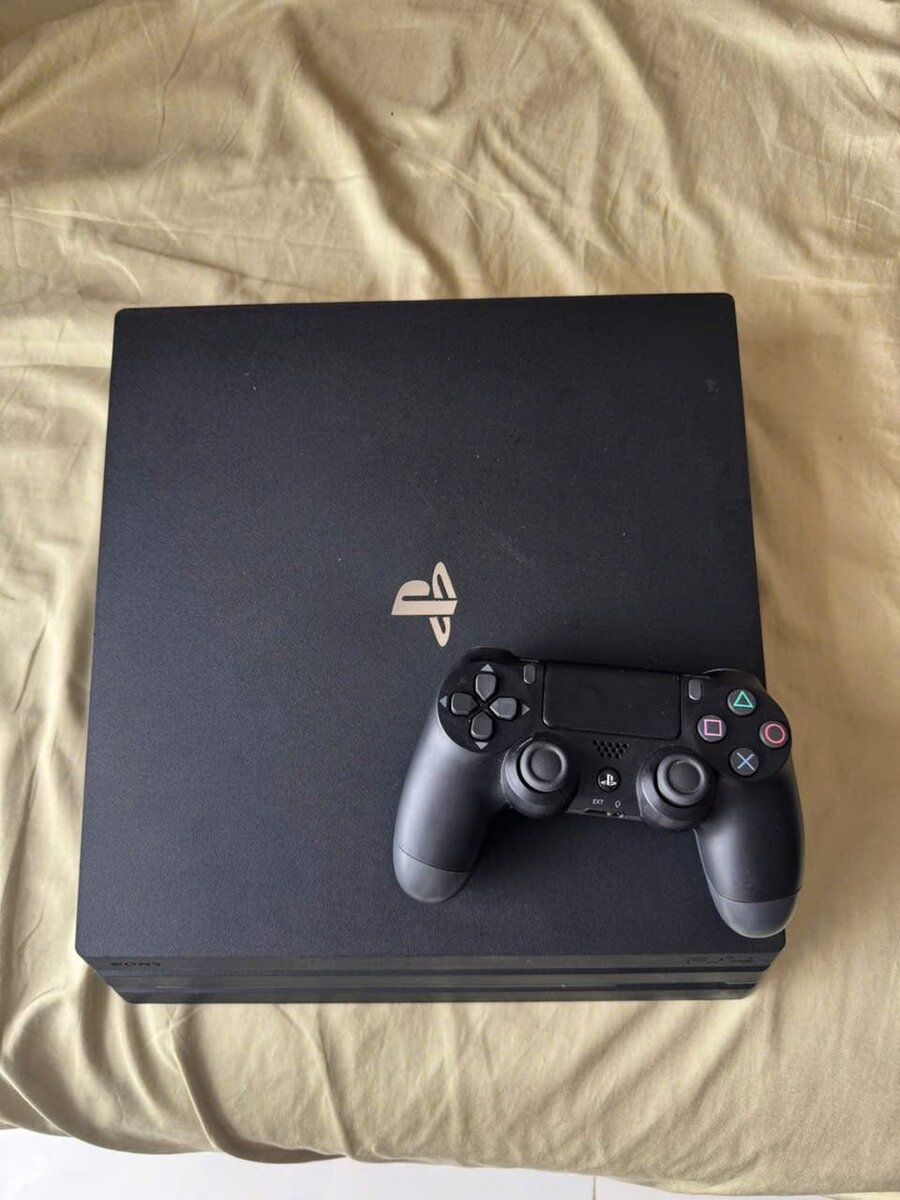 PS4 slim 1 Terra avec jeux
