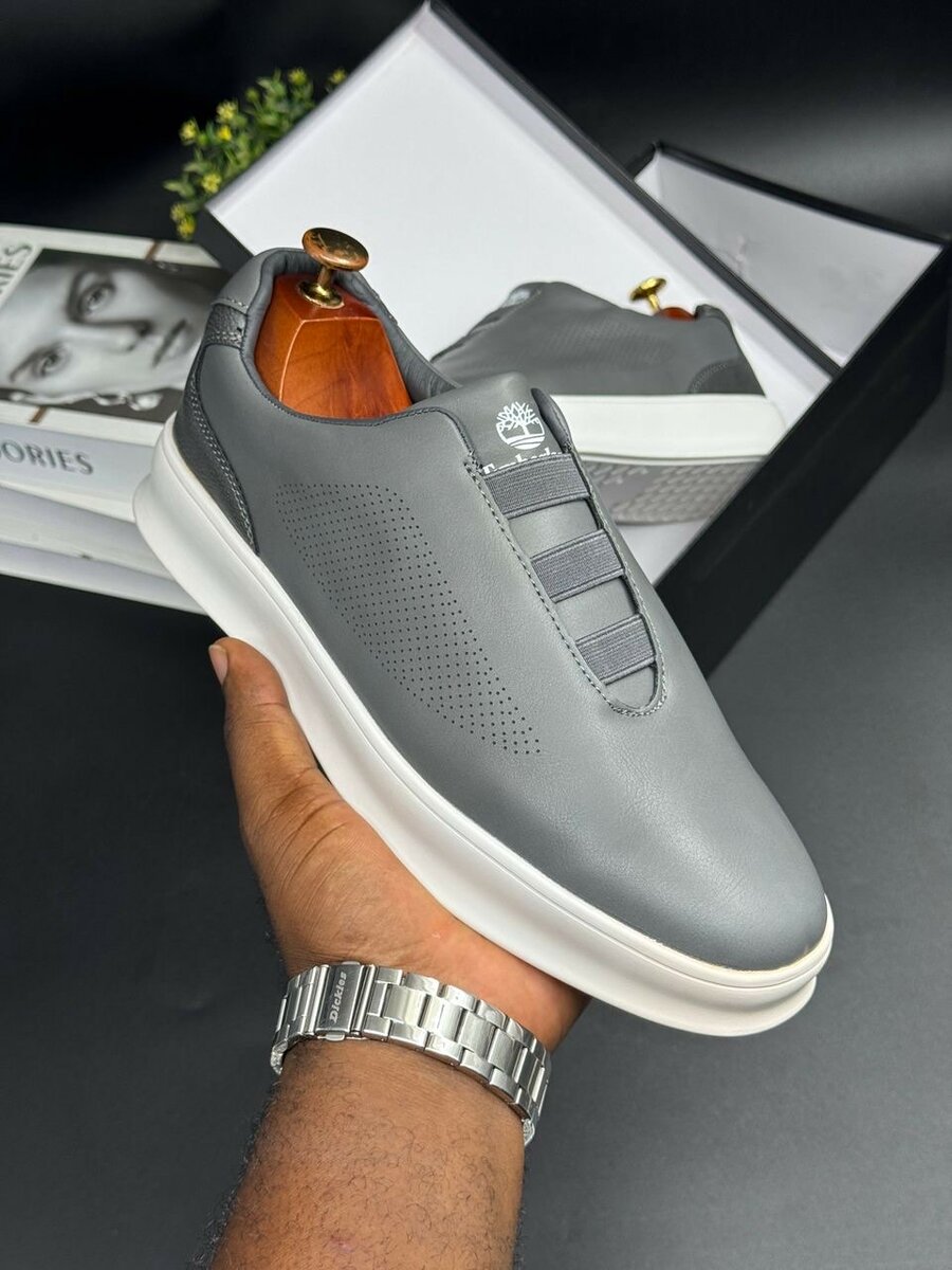 TIMBERLAND GREY AND WHITE