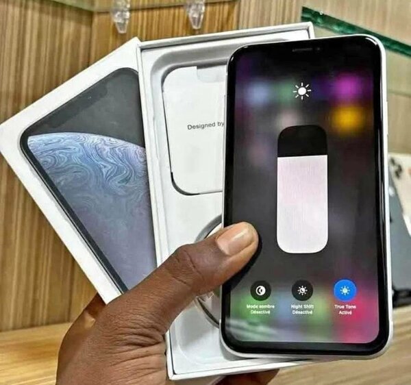 iPhone XR blanc débloqué neuf