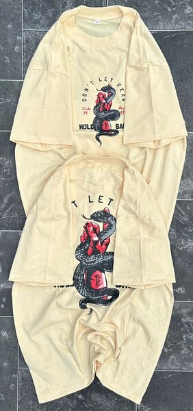 T-shirt avec design serpent