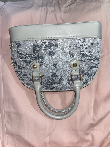 Трендовая сумочка под диор