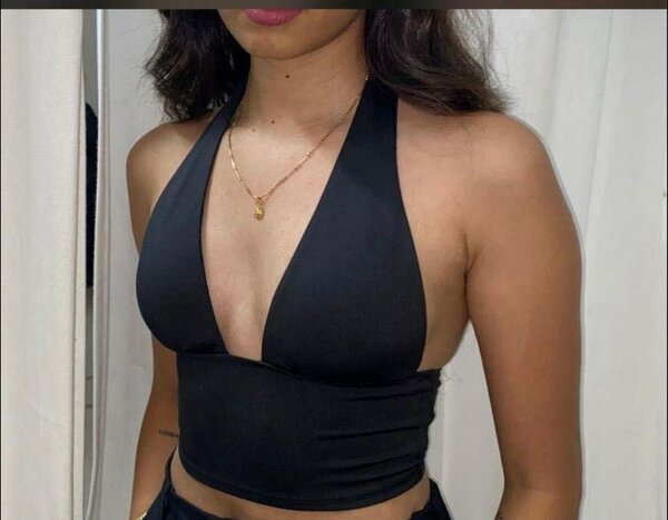 Top court noir élégant femme