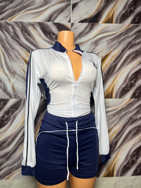 Ensemble sportif femme élégant