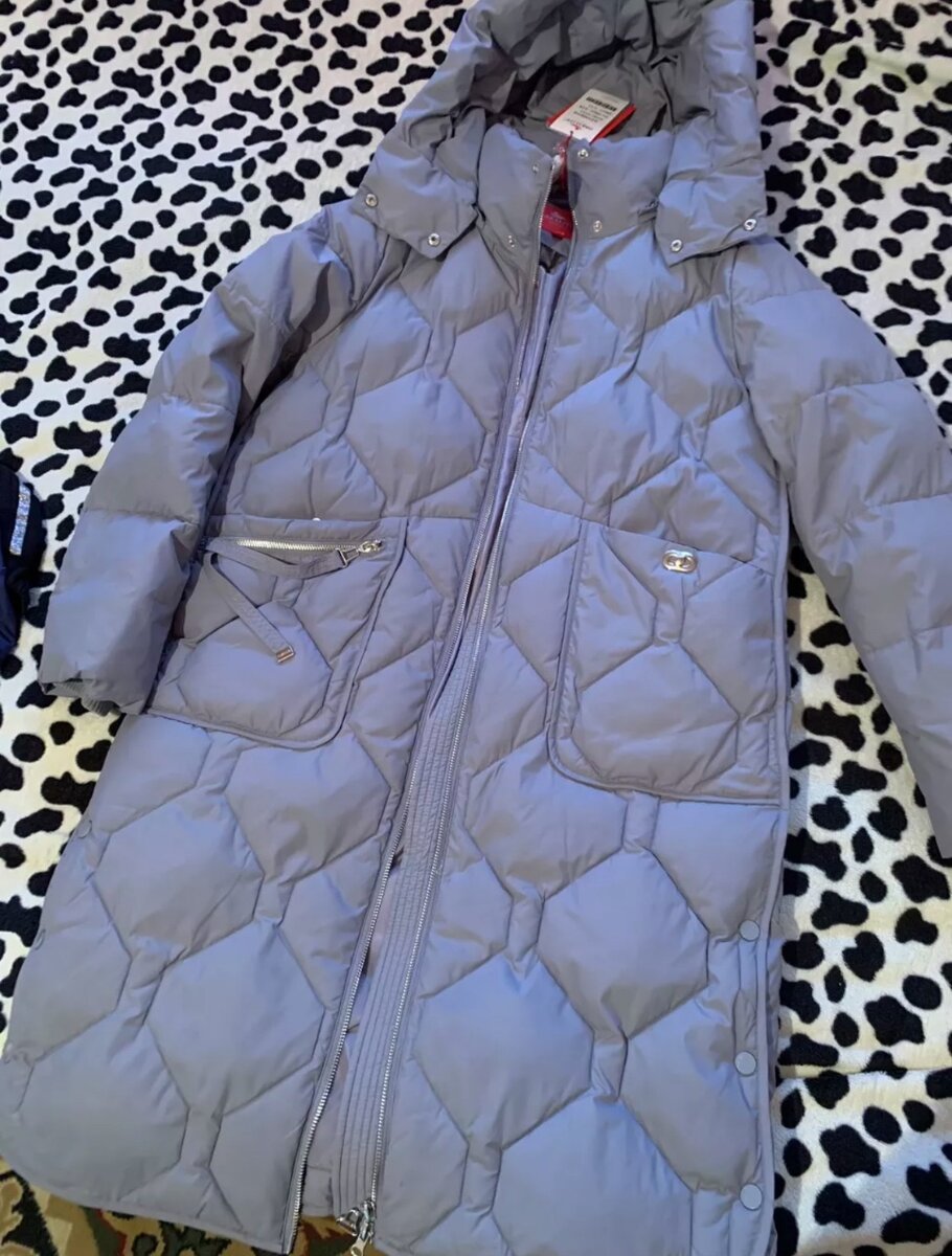 Куртка фирменная , качество отличная.