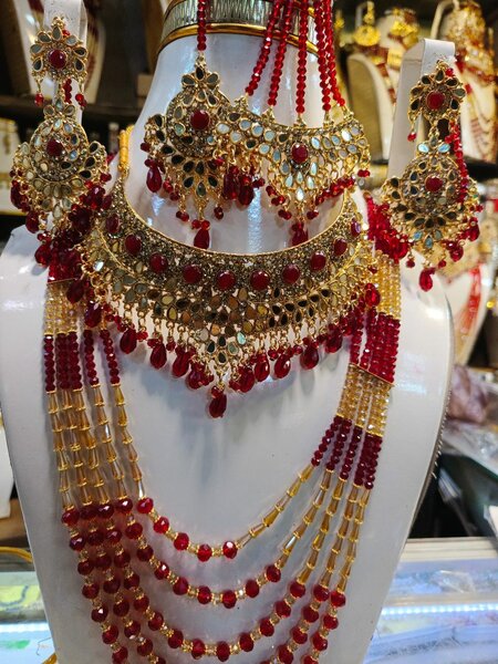 Red brudal set