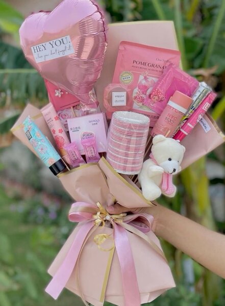 Boxe ( skin care ) et bouquet makeup