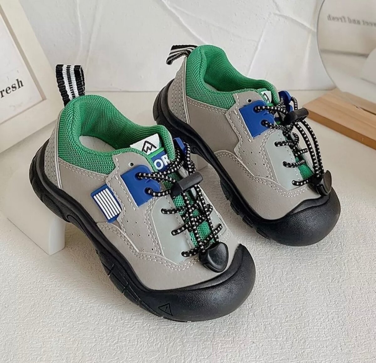 Кроссовки новые, 26 размер