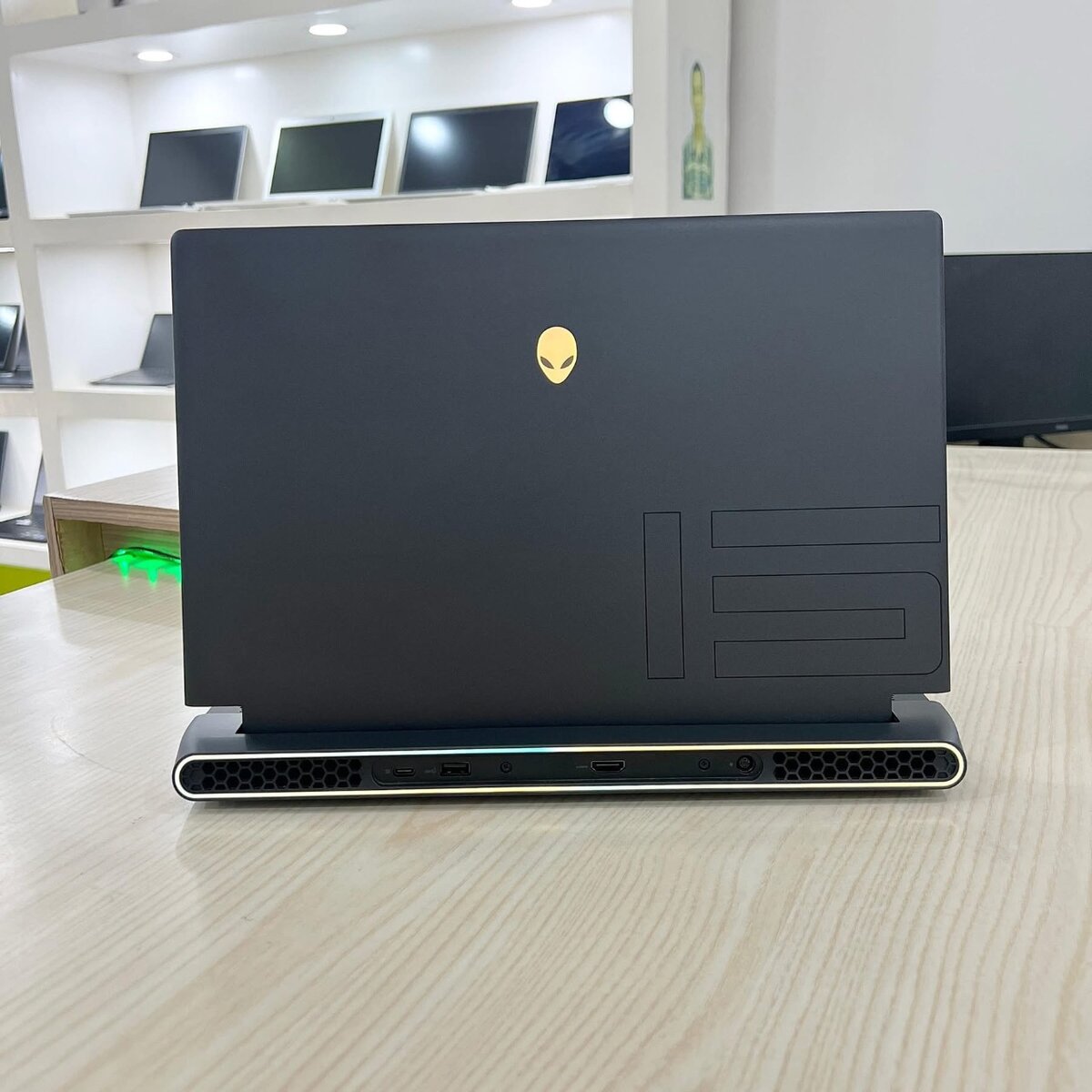 Alienware M15 R7 Gaming Laptop