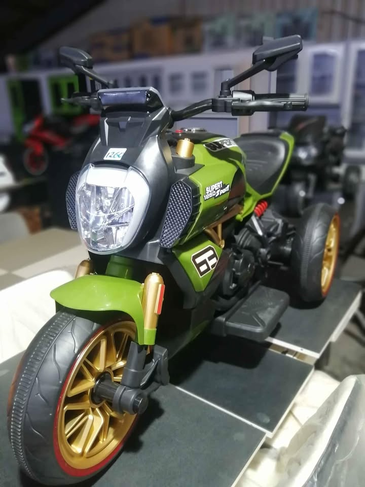 motorcycle green