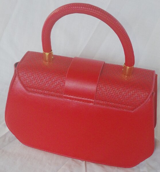 Sac à main rouge élégant