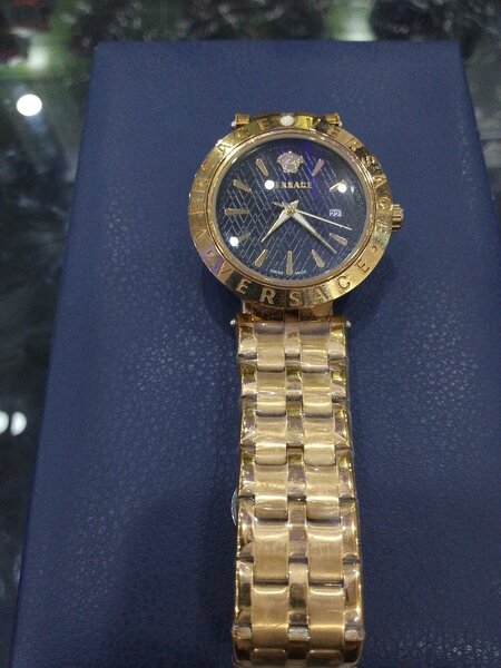 Montre Versace couleur or
