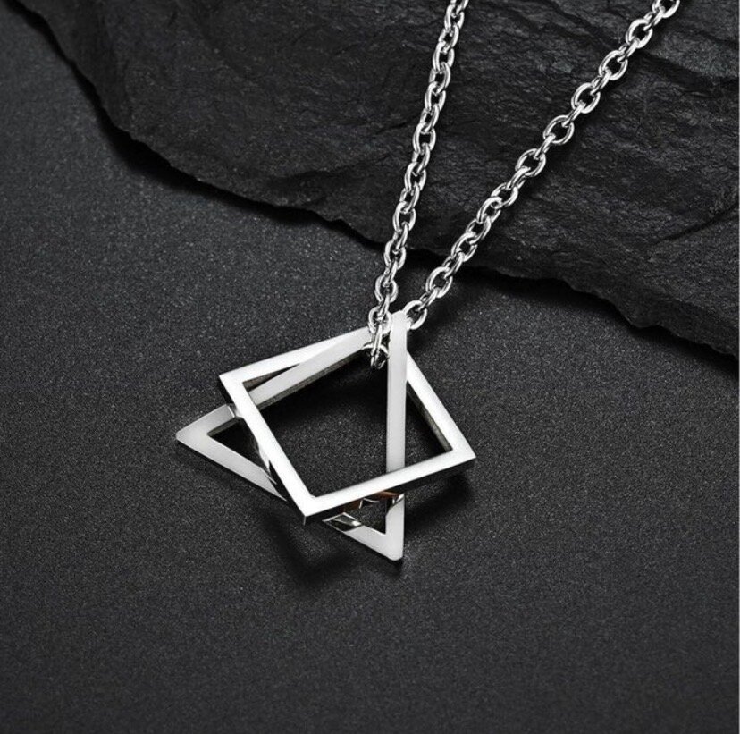 Collier géométrique élégant