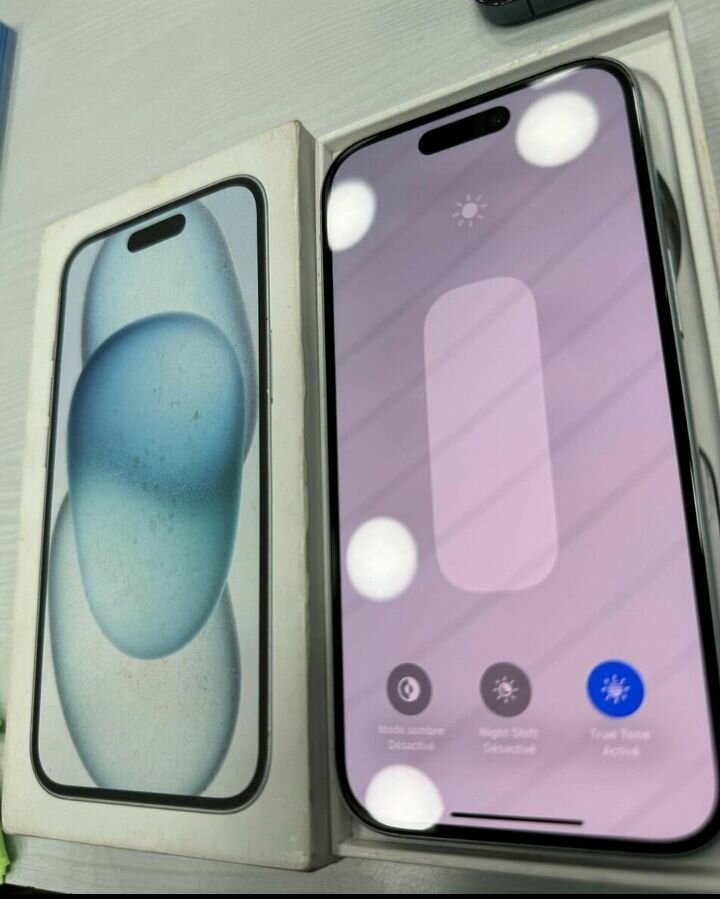 iPhone 15 simple 256Go