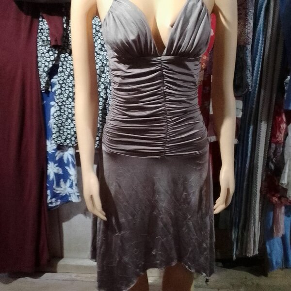 Robe très chic friperie fin de série