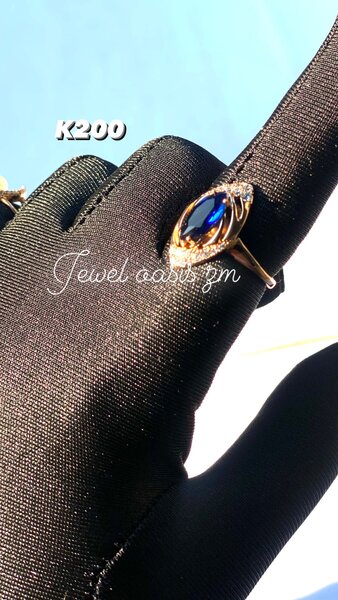 Blue stone fashion ring