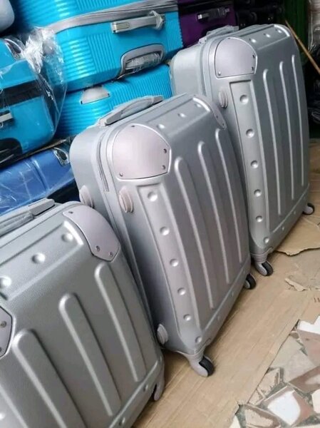 Set de valises rigides élégantes