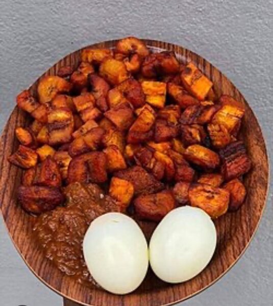 Délice de plantain frit avec œufs