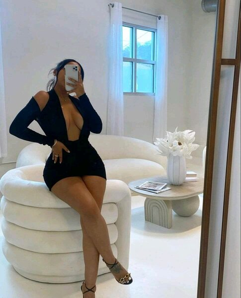 Robe élégante à décolleté
