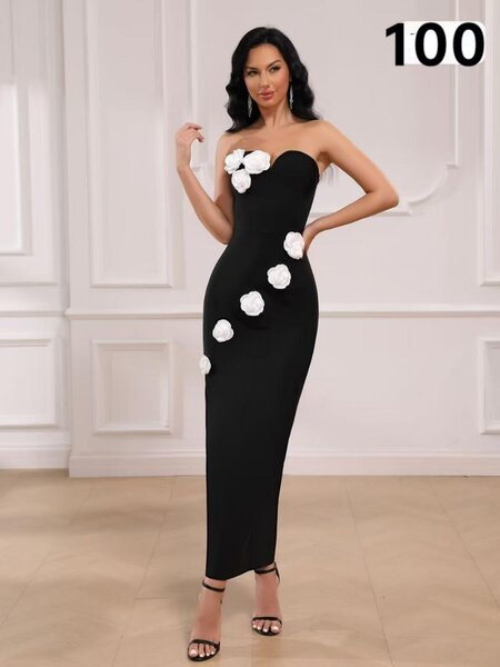 Robe élégante noire avec détails floraux