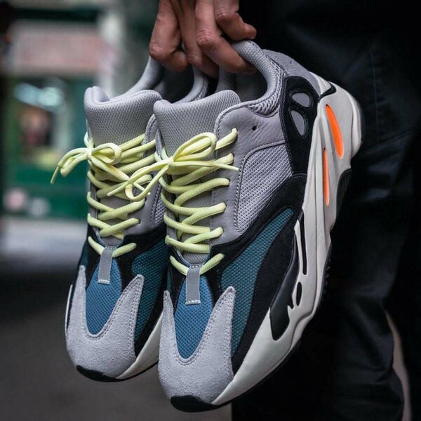 YEEZY 700