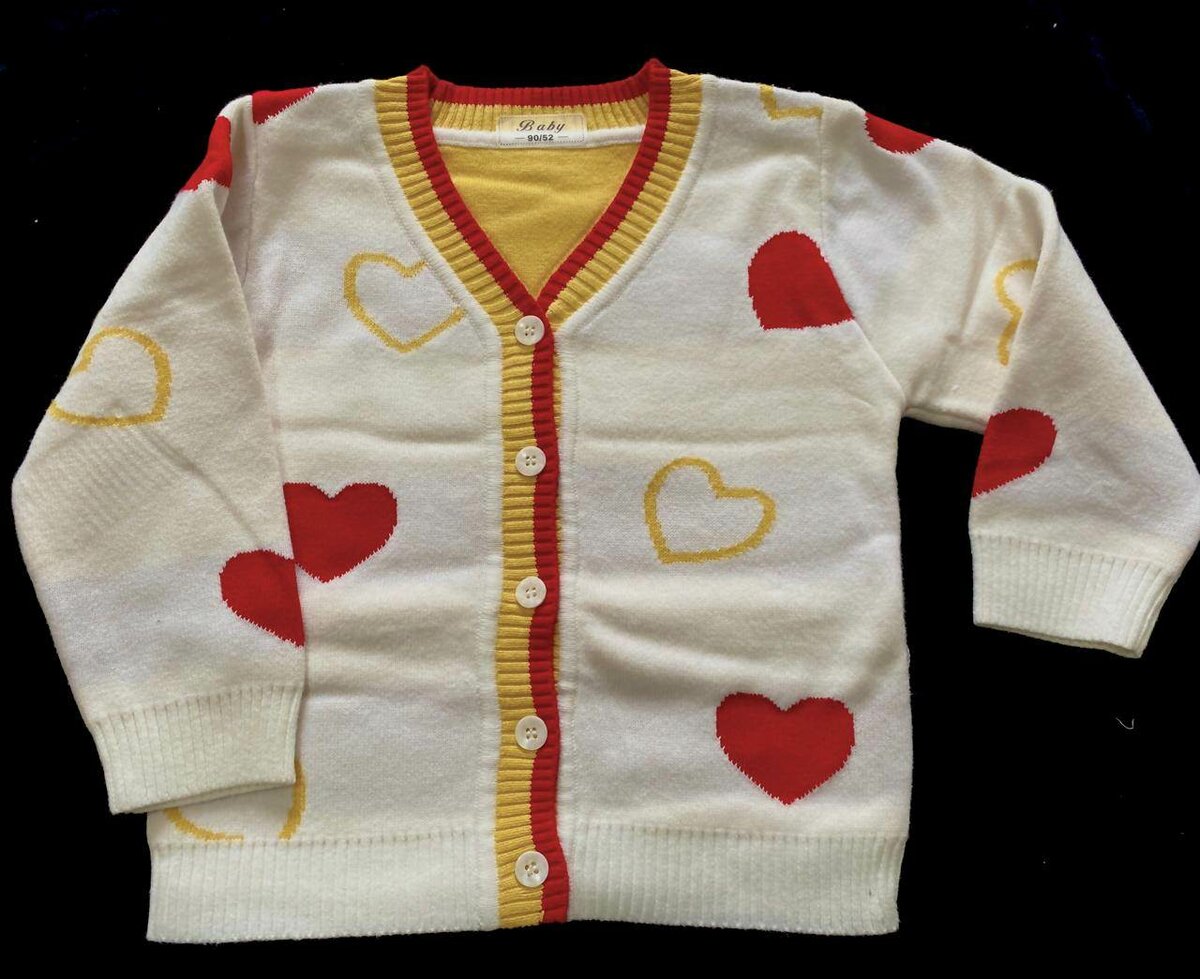 Очень хорошего качества, не скатывается, ткань плотный трико