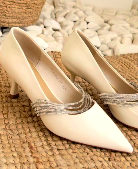 Красивые и элегантные туфли, выполненные из высококачественных материалов, сочетают в себе стиль и комфорт Изысканный дизайн с аккуратным носком подчеркивает женственность. 😍😍