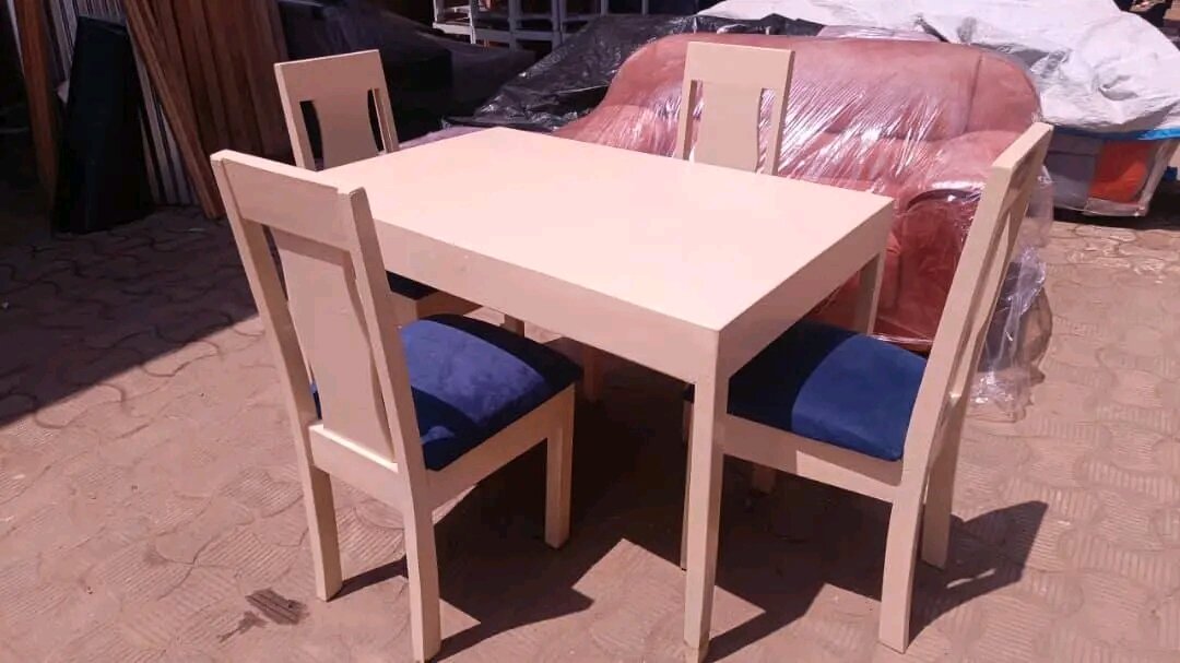 Table à manger en bois