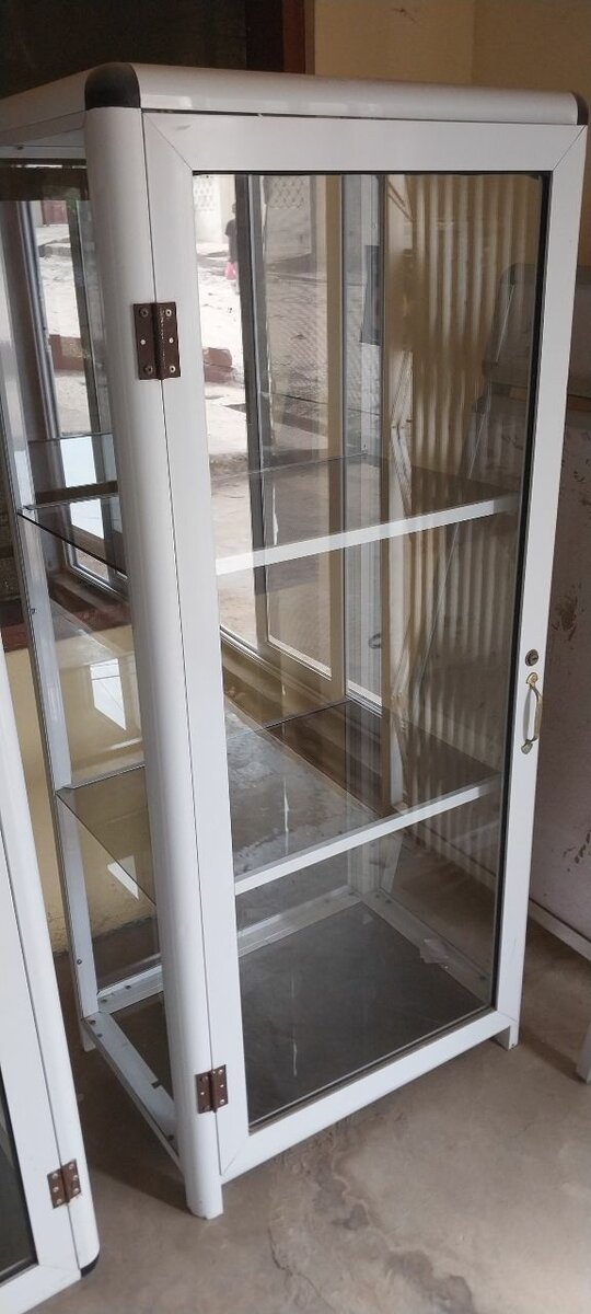 5Ft Glass Showcase for pastries or bread