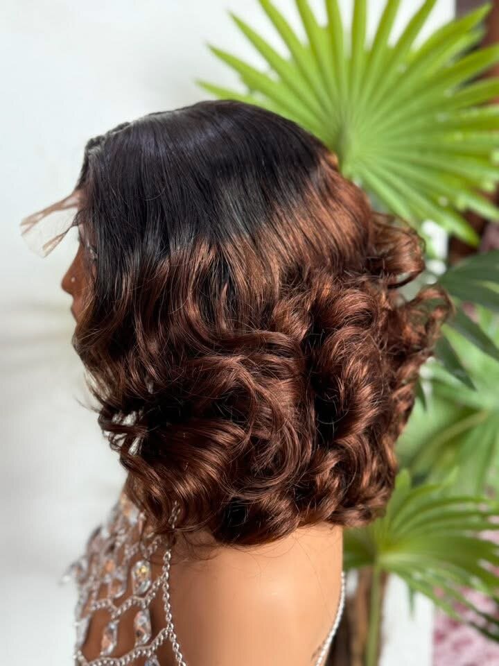 Perruque Ondulée en Dentelle