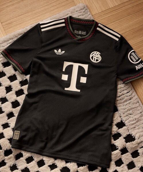 Maillot de football noir Adidas