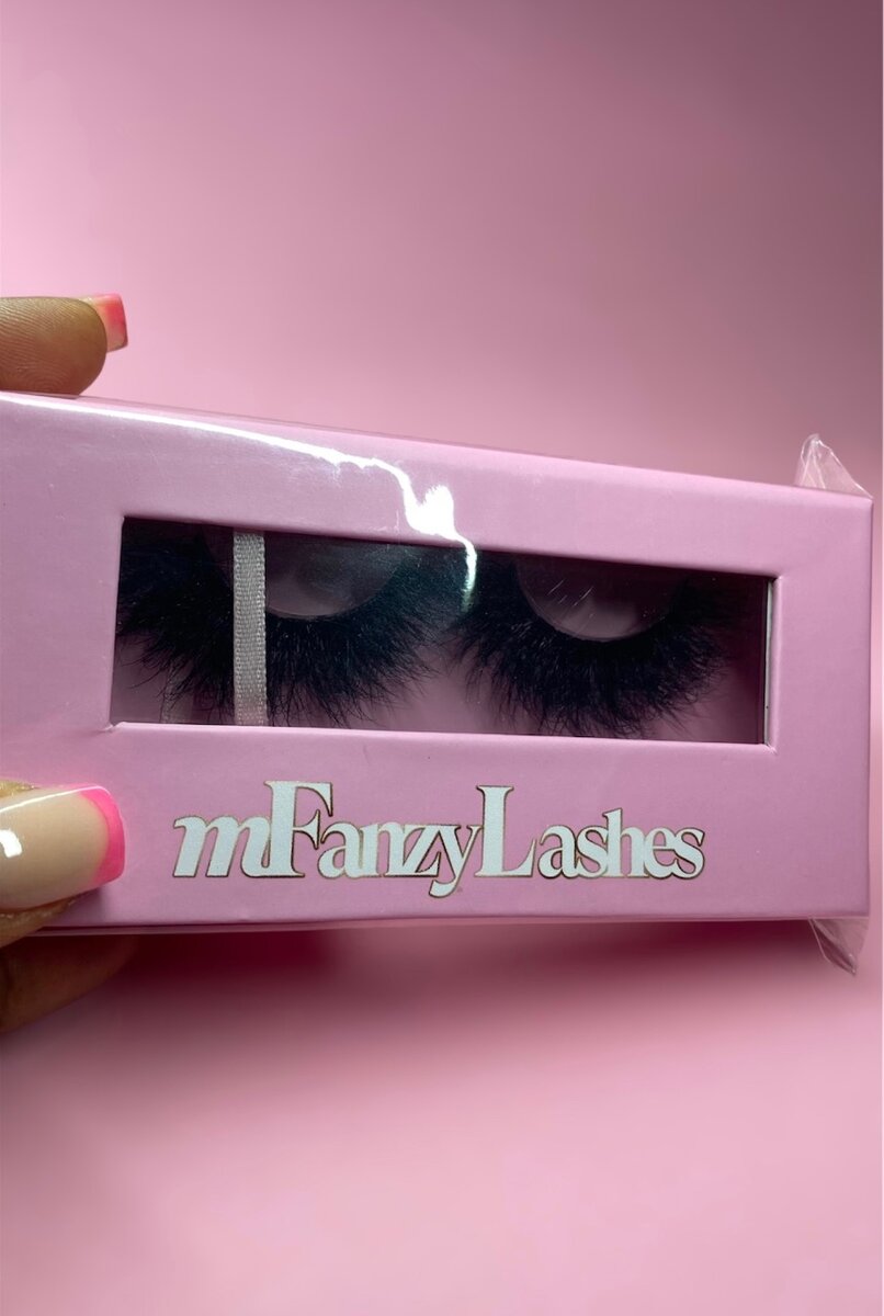 Lashes name: Mia