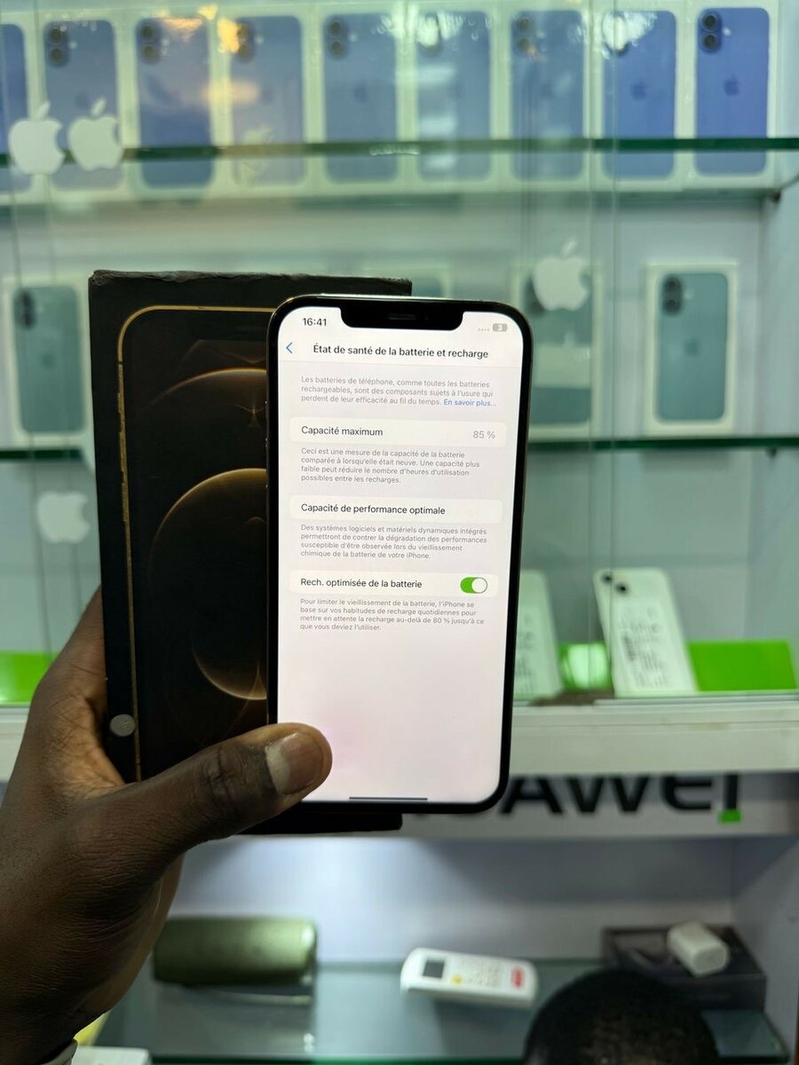 iPhone 12 Pro Max 128go quasi neuf avec son carton