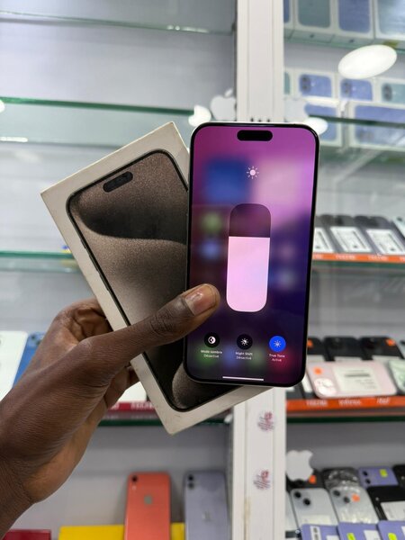 15 Pro max 256go CE avec carto