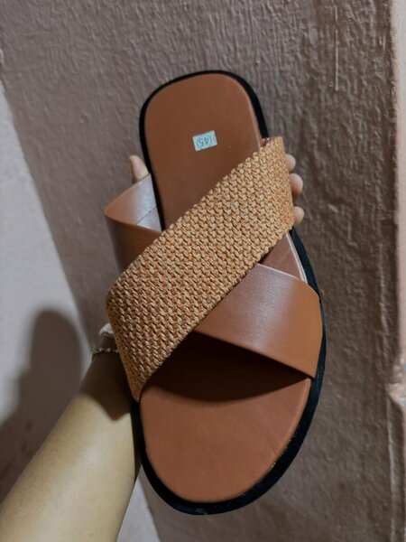 Sandales croisées en cuir