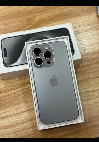 iPhone 15 Pro Argent 256 Go