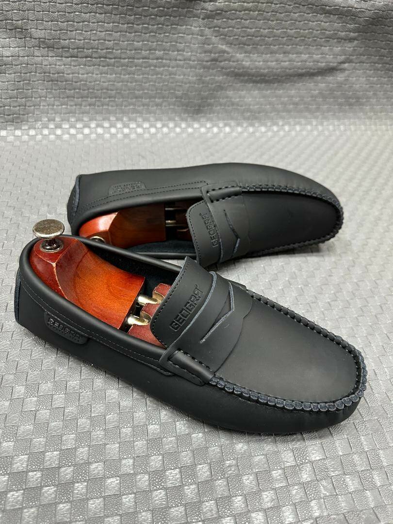 Mocassins en cuir noir élégants