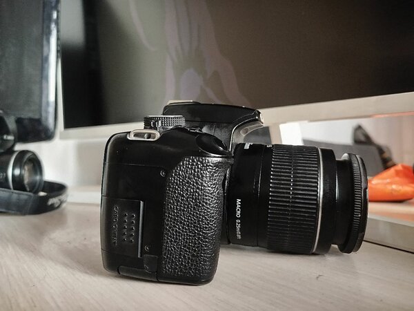 Продаю классный фотоаппарат кенон 500д объектив 18-55