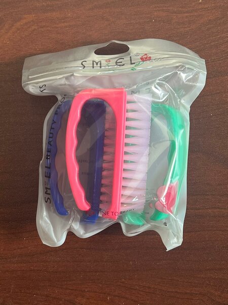 Brosse à ongles multi-couleurs