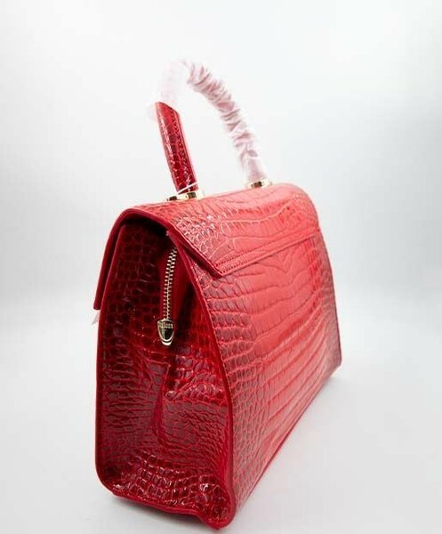 Sac à main rouge élégant